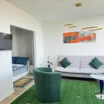 Luxus Living In شقة
